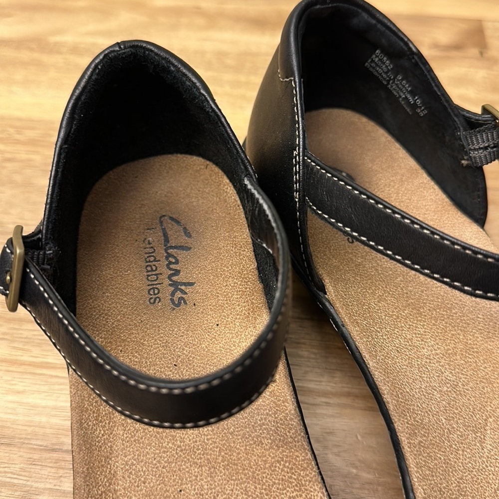 CLARKS shoes - Picture 4 of 6